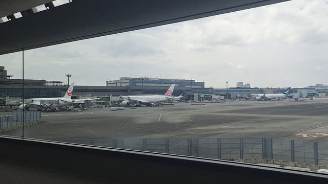 The main building of Narita Airport Terminal 2 seen from the connecting walkway